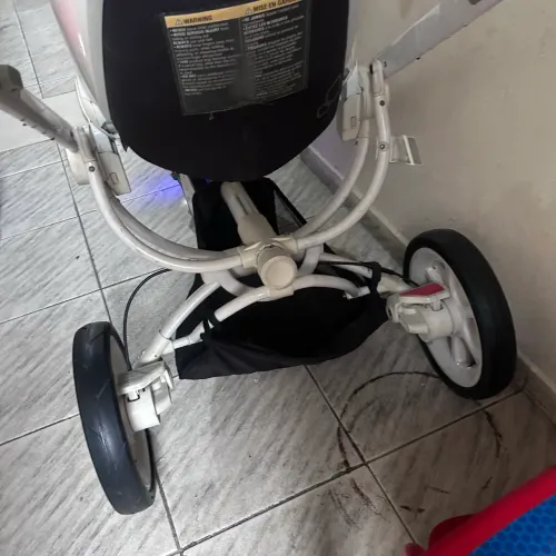 Carinho de bebê quinny