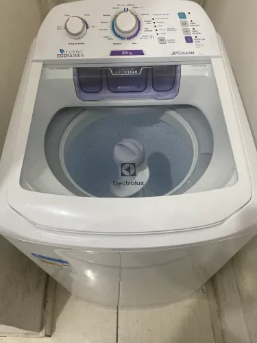Máquina de lavar nova 