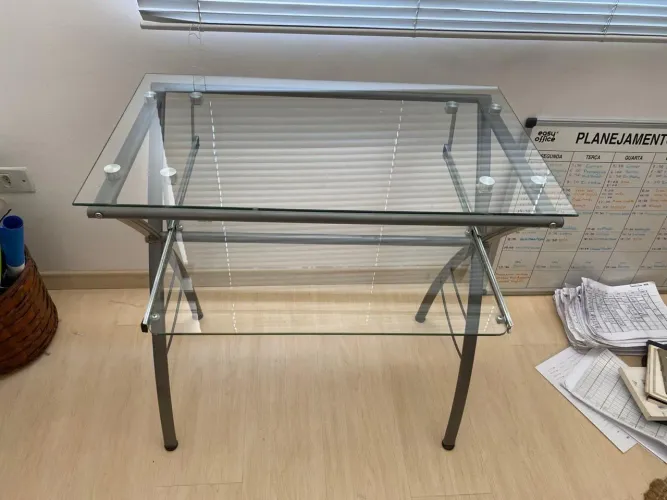 Mesa de escritório de vidro
