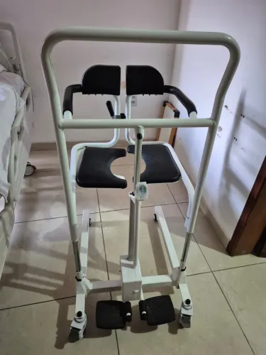 Cadeira de transferência motorizada semi nova