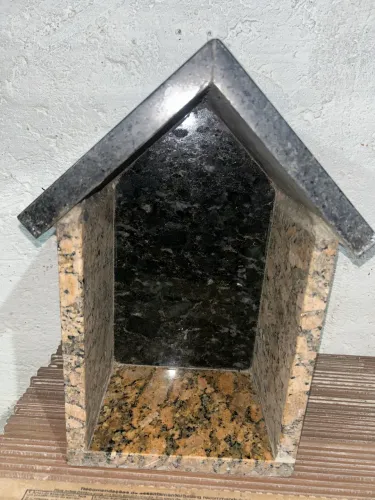 Casinha Porta Vela de Granito