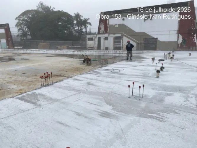 Estou contratado carpinteiro pedreiro e ajudante.