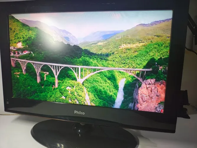 TV Philco 24 polegadas funcionando em bom estado