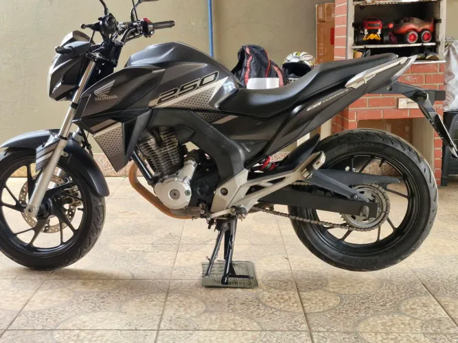 Cb twister 250f Abs (2022)