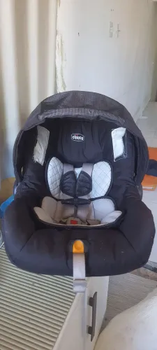 Carrinho + Bebê Conforto + Base para Carro Chicco - Completo