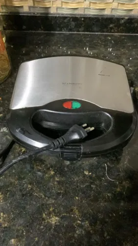Sanduicheira Britânia 127v
