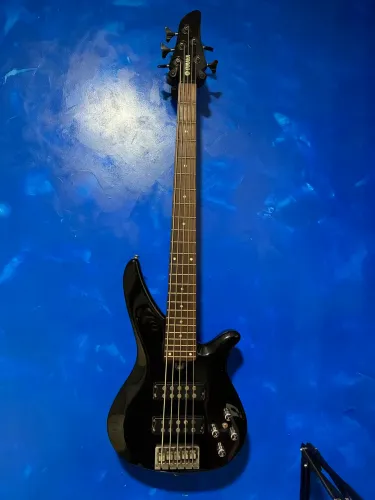 Contrabaixo Yamaha RBX375