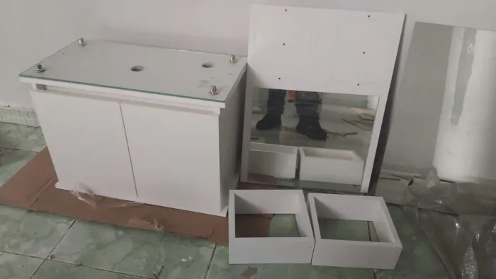 Vendo gabinete completo com vidro