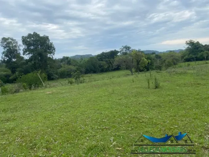 Velleda oferece lindo sítio 7 hectares de campo no Lami, Porto Alegre, somente 3 km asfalt