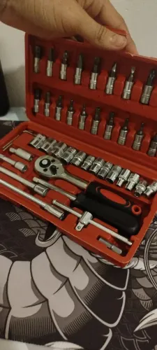 Vende-se kit de ferramenta 46 peças ótima para reparos e etc!