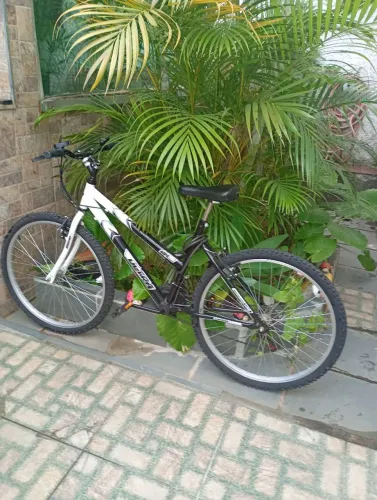 Bike nova aro 26 Shimano 21 marchas