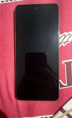 Vendo este celular com apenas 4 meses de uso 