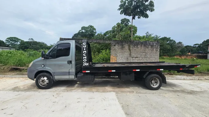 Caminhão guincho/ plataforma 2011