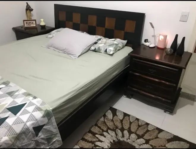 Cama de casal com criados mudo
