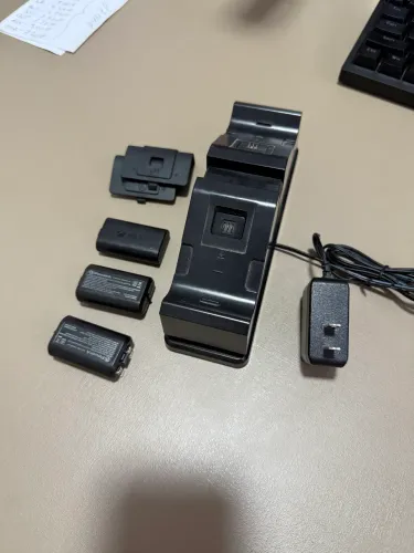 3 baterias e base pra controle xbox one