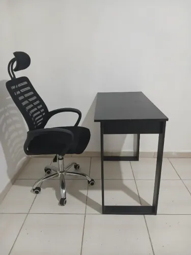 Cadeira e mesa de escritório
