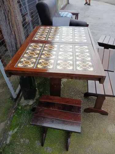 Mesa antiga de alimento 4 banquetas