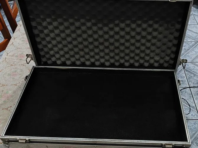 Case rígido 70cm x 40cm