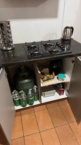 Balcão + mármore + cooktop