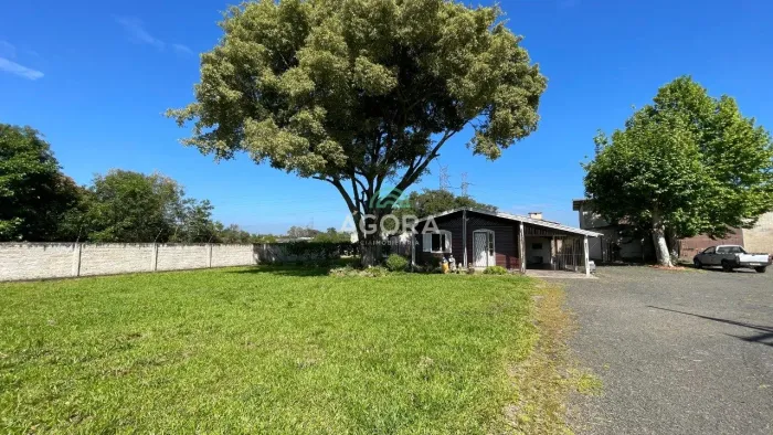 Sítio com casa residencial e pavilhão industrial