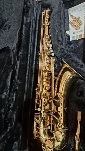 Sax tenor jupiter 587, usado. Tocando bem