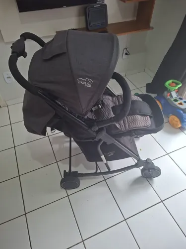 Carrinho de bebê + bebê conforto
