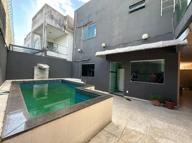 Casa de condomínio para aluguel e venda tem 200 metros quadrados com 4 quartos