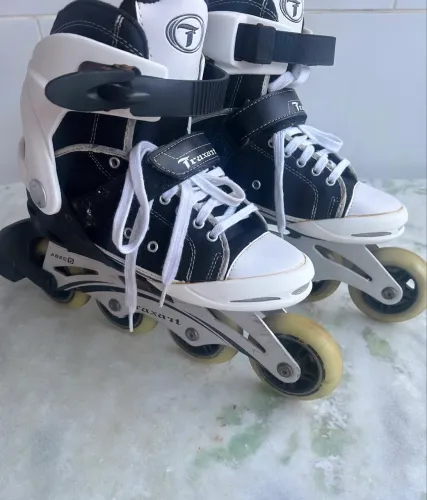 Patins inline traxart freak preto.