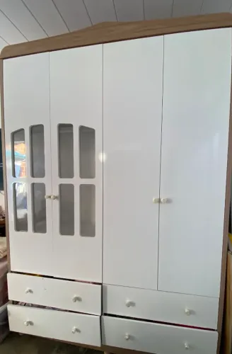 Guarda roupa infantil em ótimo estado