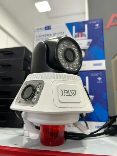 Câmera Tripla Wi-fi com aplicativo Funções microfone alarme e muito mais
