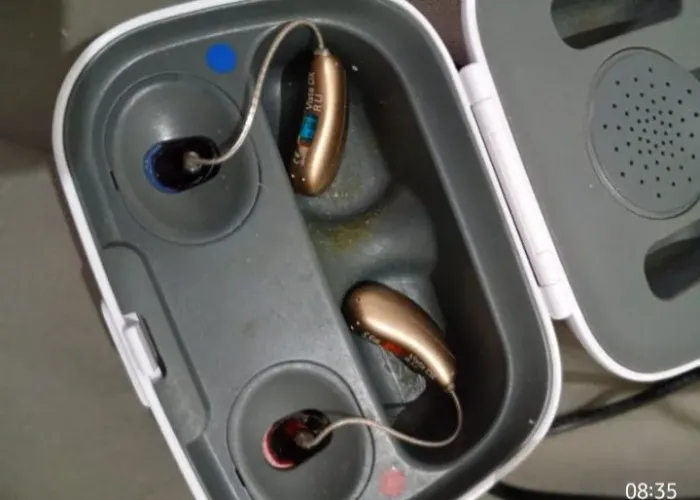 Fone auditivos novos com carregador custa 15 mil vendo por.3 mil