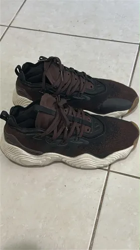 Tênis Adidas Trae Young 3
