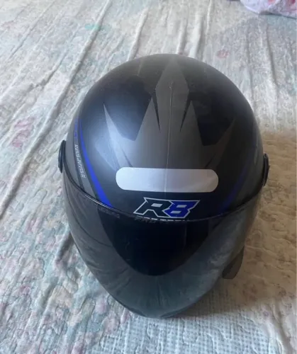capacete R8 da Pro Tork j