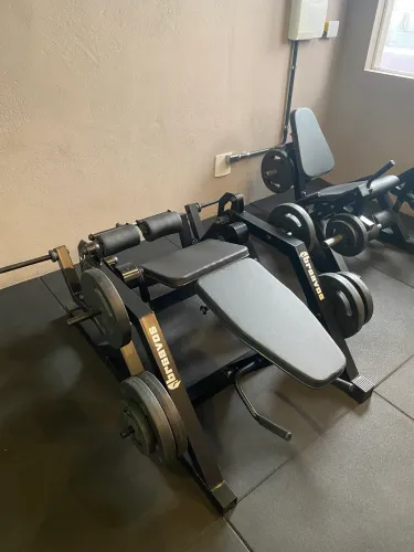 Oportunidade mesa flexora articulada unilateral