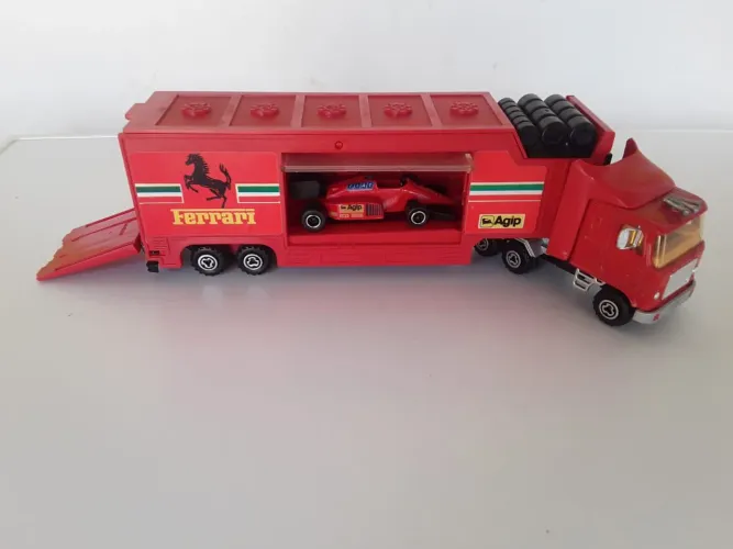 Miniatura Caminhao Ferrari