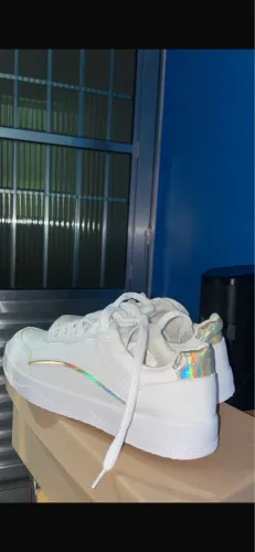 Oi pessoal, estou vendendo este tênis por apenas 100$, novinho, TAM 39