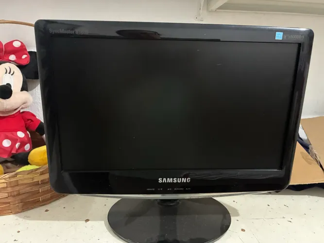 Monitor Samsung 16 polegada/teclado caixa de som e mouse Philco 