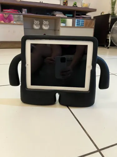 iPad Apple 4ª geração Wi-Fi + 4G (modelo A1459) com capa protetora
