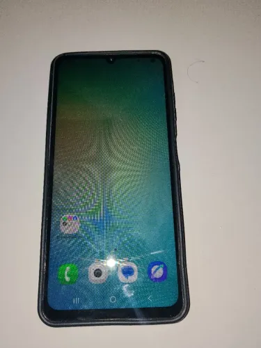 Celular usado bem conservado