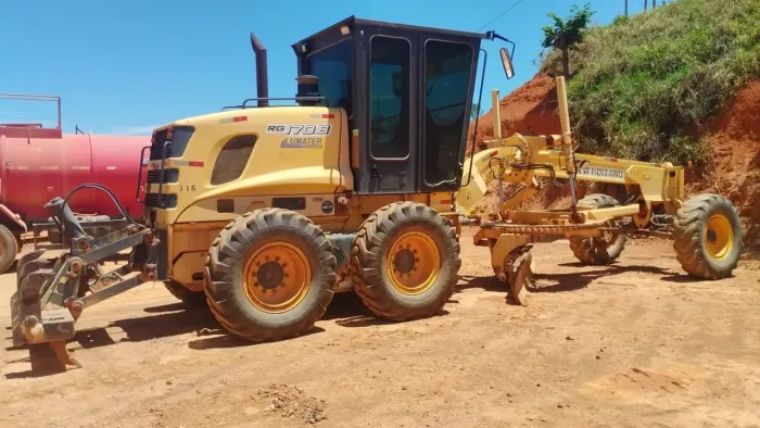 Motoniveladora New Holland RG 170B