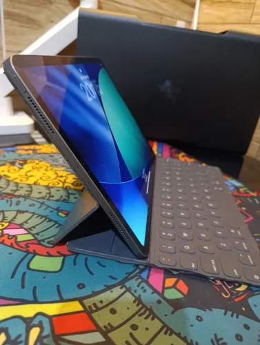 iPad Pro 11 | 1TB | 6GB RAM | Teclado