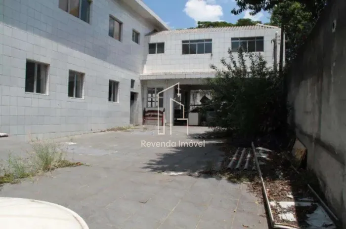 Prédio Comercial de 855m² na Mooca, São Paulo: Oportunidade Única!
