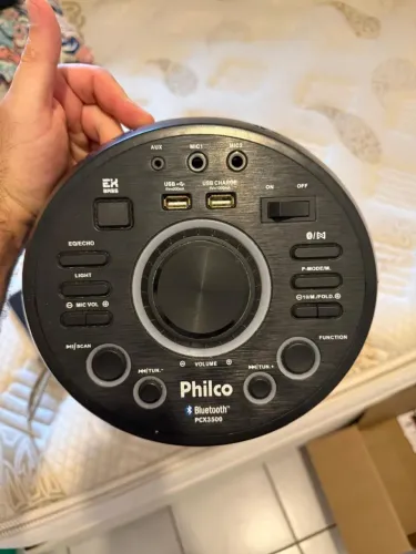 Caixa de som philco pra vender ..WhatsApp *58