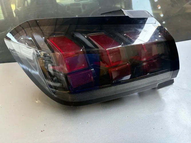 Lanterna do Peugeot 208