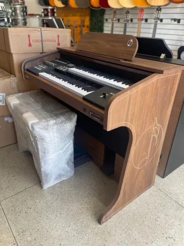ORGAO HARMONIA HS 75 PRIME MARROM C/ PAINEL PRETO