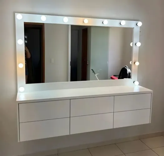 Penteadeira Camarim Suspensa Com Seis Gavetas