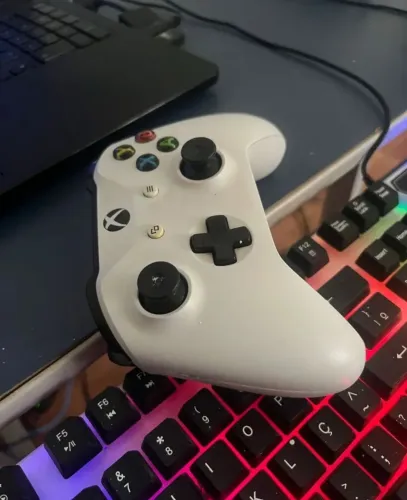 Controle Xbox One S - Última Unidade