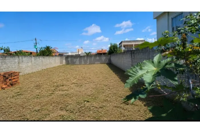 Excelente terreno em rua pública a 700 metros da praia escriturado na Barra Nova 15m x 37.