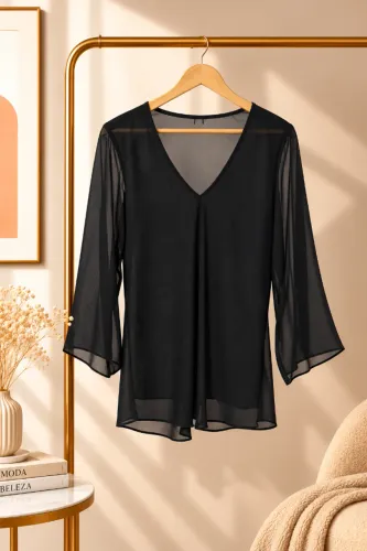 Camisa preta com manga 7/8 em crepe de seda transparente que quase não amassa