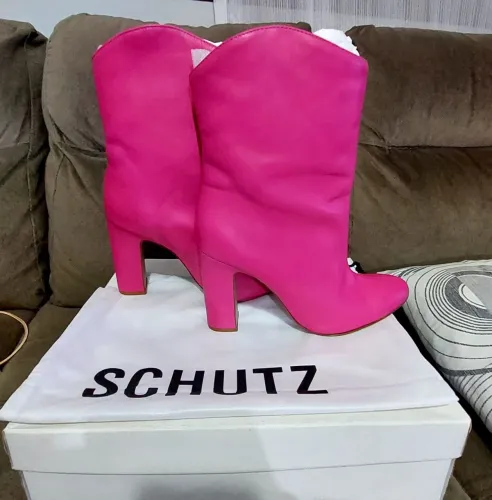 Bota Schutz Gabrielle em couro rosa - Tam. 39 - Nova